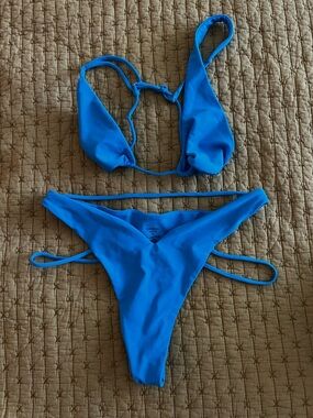Neena swim blue bikini